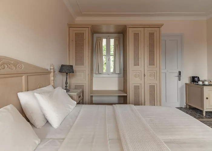 Ξενοδοχείο Red Tower 4*