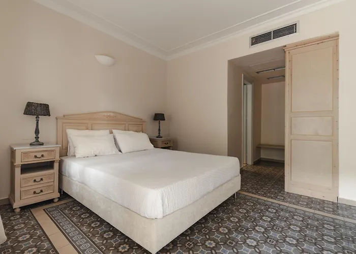 Ξενοδοχείο Red Tower