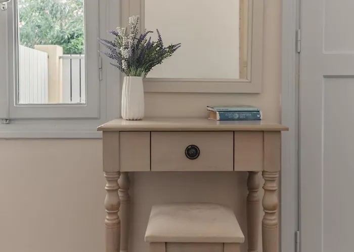 Ξενοδοχείο Red Tower 4*