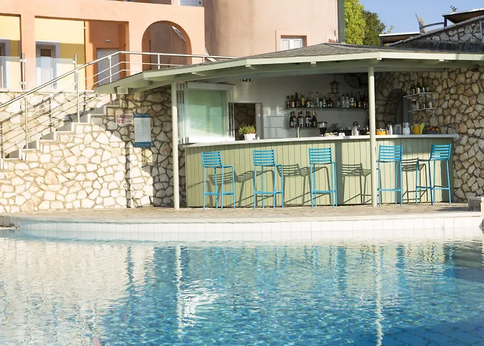 Red Tower 4* Νικιάνα