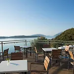 Red Tower 4* Nikiana