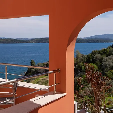 Red Tower Hotell 4*