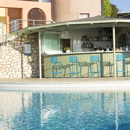 Red Tower 4* Nikiana