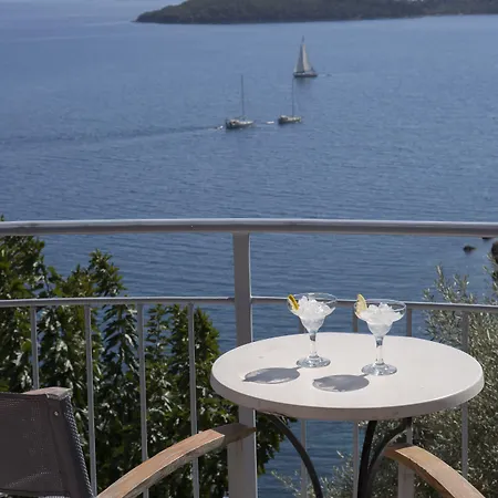 Hotel Red Tower 4*