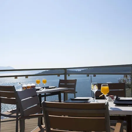 Red Tower 4* Nikiana