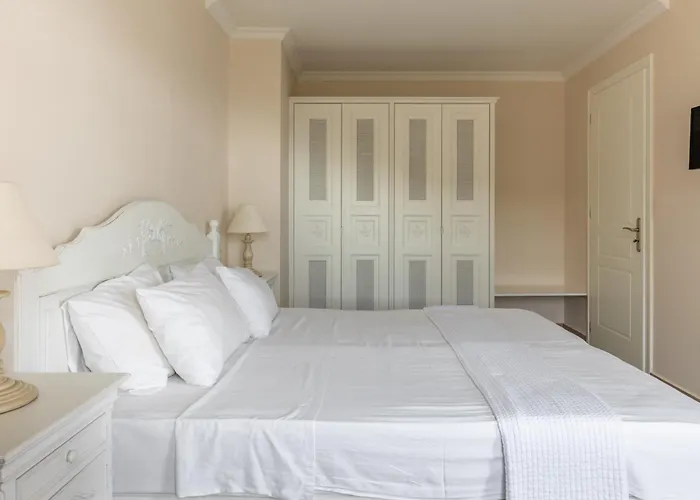 Red Tower 4* Nikiana