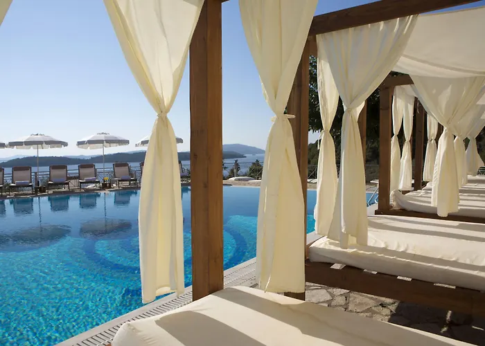 Red Tower 4* Nikiana